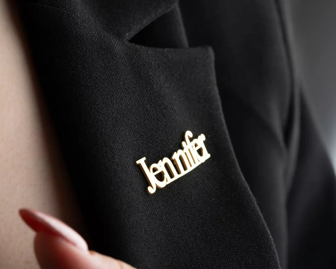 Personalized Nameplate Brooch – Custom Unisex Jacket Badge with Name – Stylish & Unique Gift for All